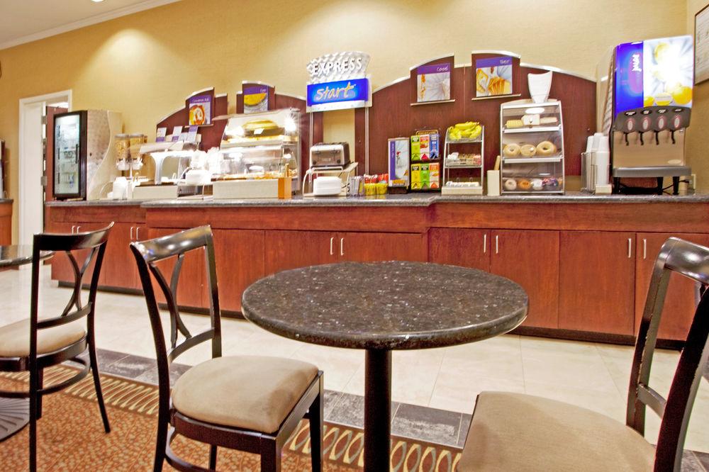 Holiday Inn Express & Suites Columbus At Northlake By Ihg מראה חיצוני תמונה
