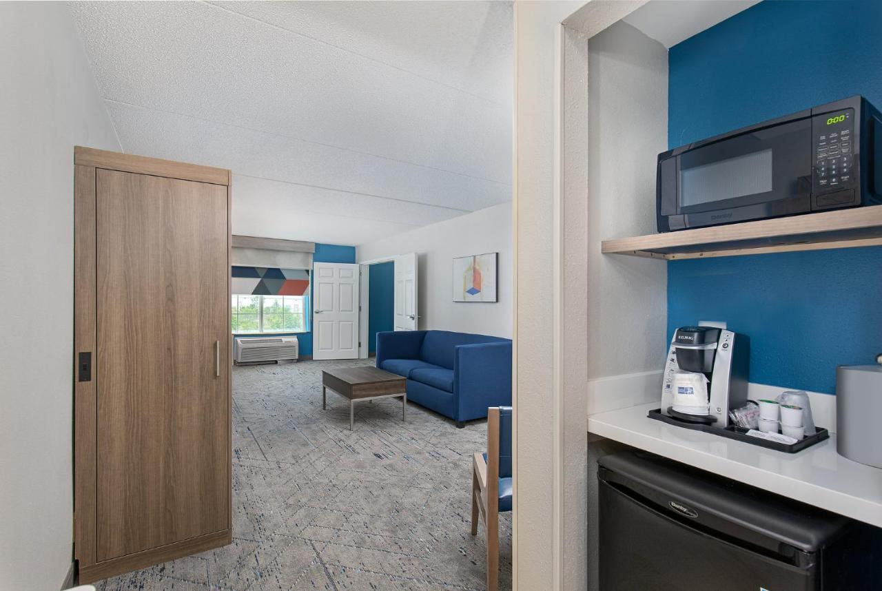 Holiday Inn Express & Suites Columbus At Northlake By Ihg מראה חיצוני תמונה