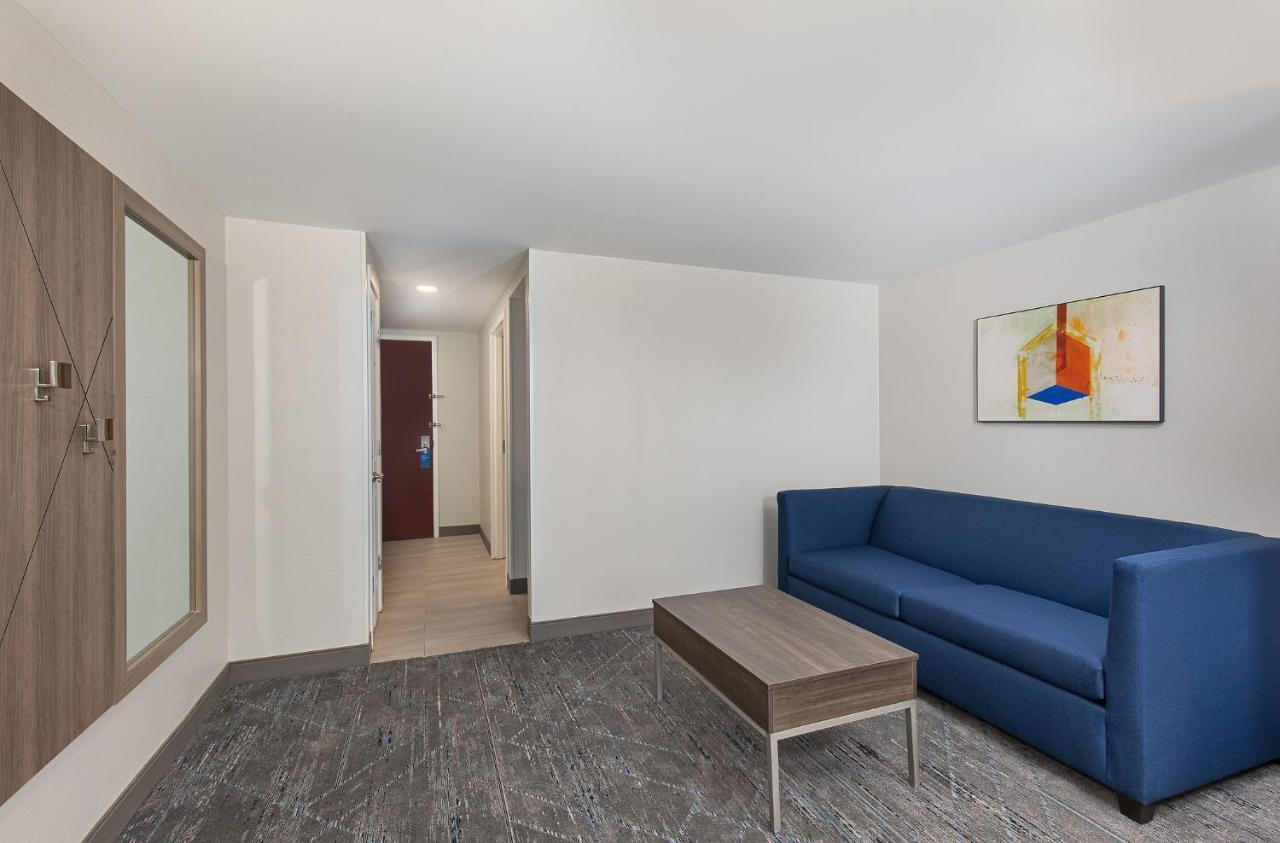 Holiday Inn Express & Suites Columbus At Northlake By Ihg מראה חיצוני תמונה