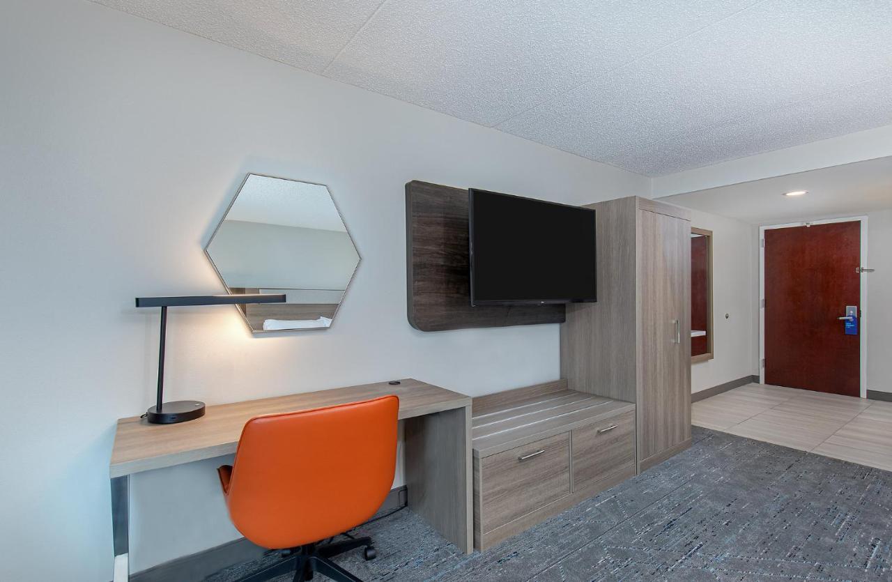 Holiday Inn Express & Suites Columbus At Northlake By Ihg מראה חיצוני תמונה