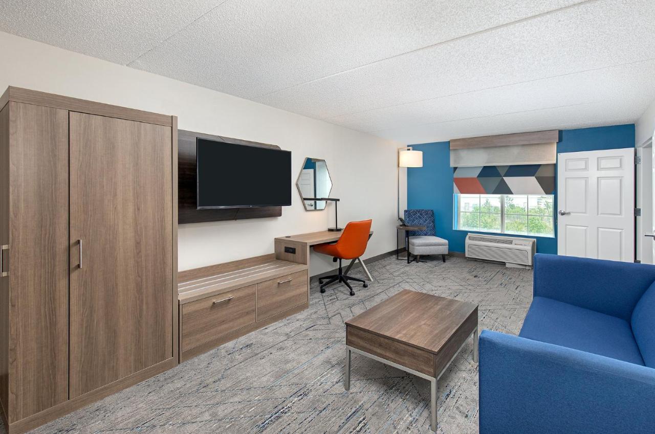 Holiday Inn Express & Suites Columbus At Northlake By Ihg מראה חיצוני תמונה