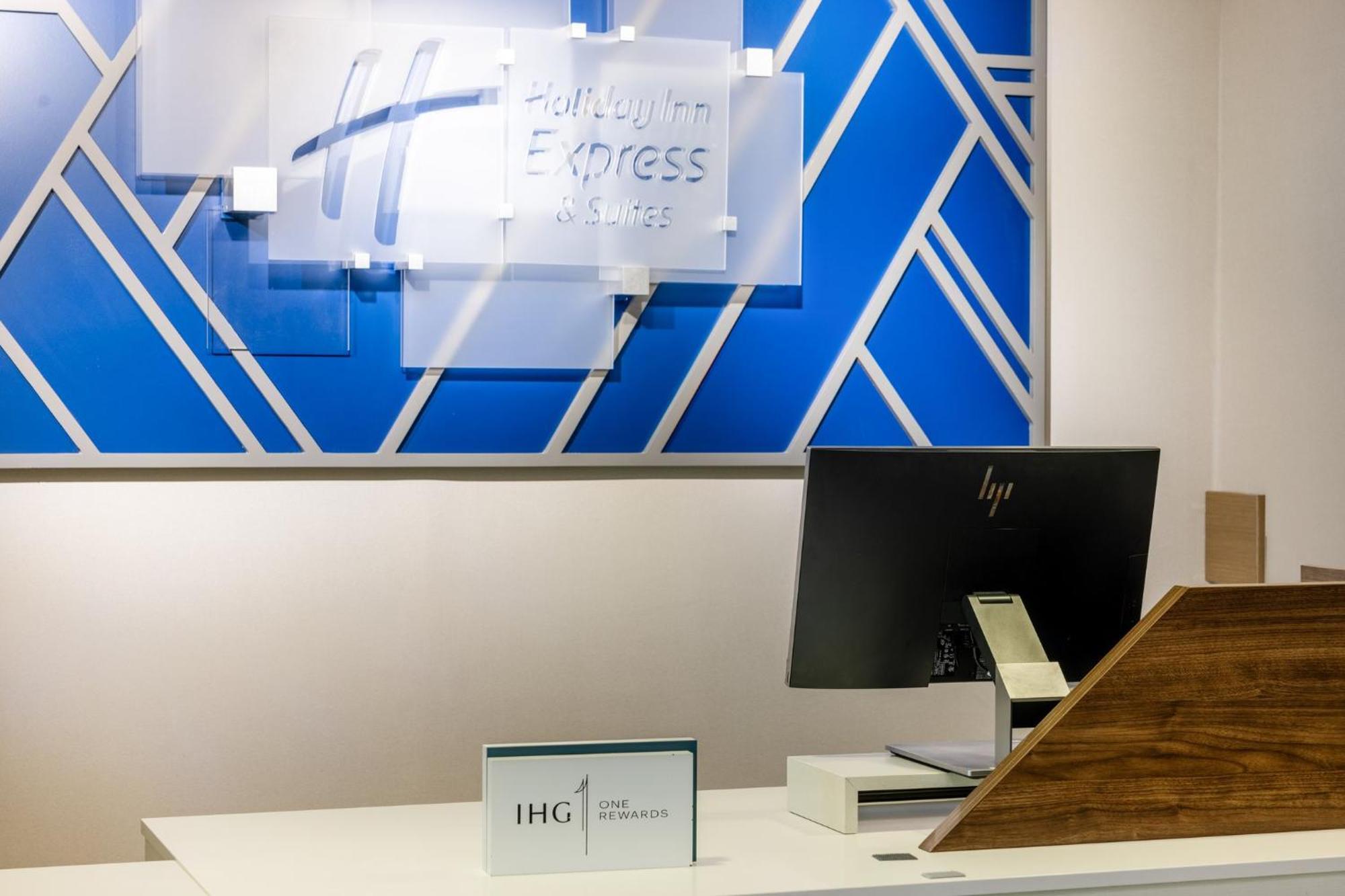 Holiday Inn Express & Suites Columbus At Northlake By Ihg מראה חיצוני תמונה