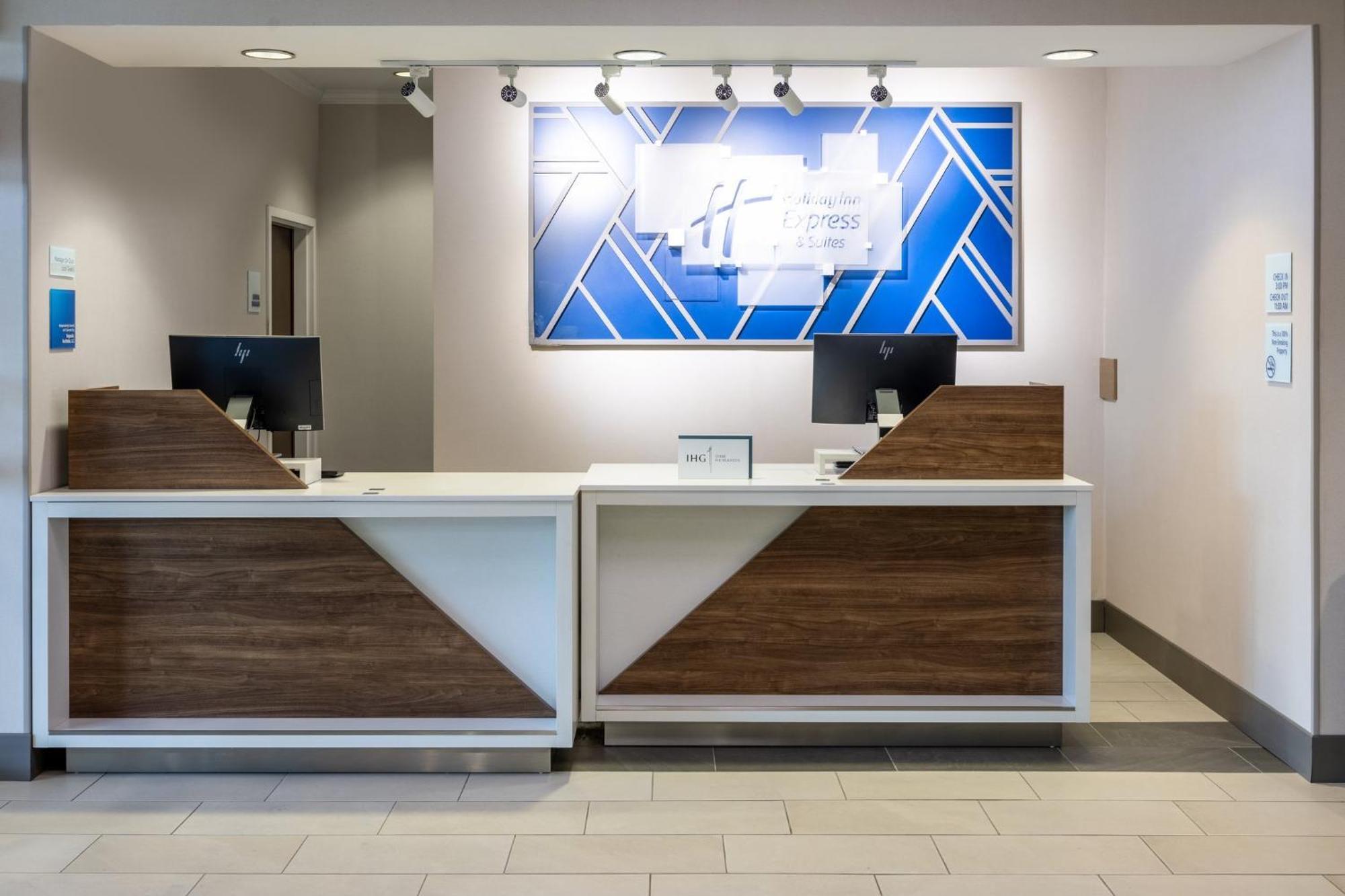 Holiday Inn Express & Suites Columbus At Northlake By Ihg מראה חיצוני תמונה