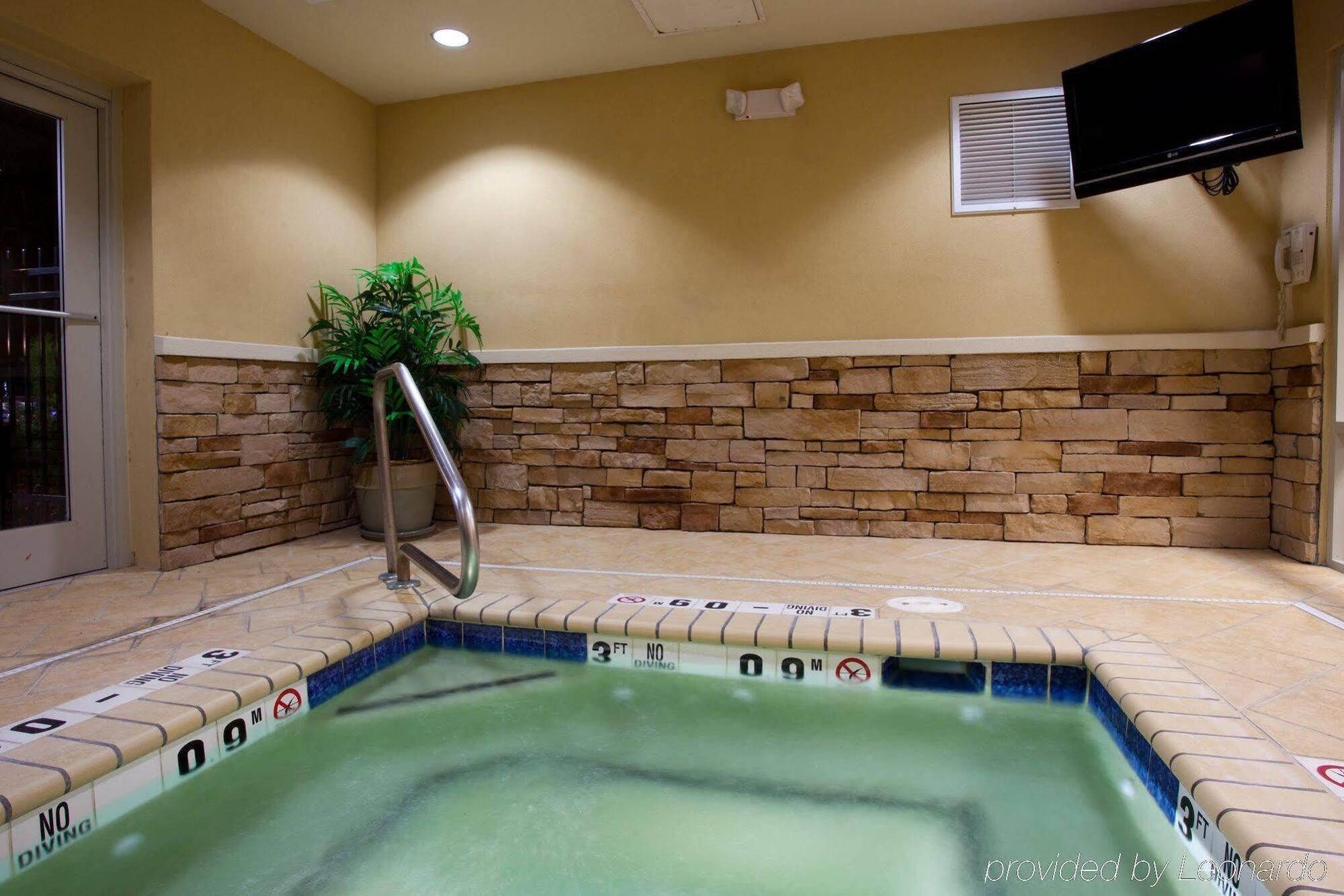 Holiday Inn Express & Suites Columbus At Northlake By Ihg מראה חיצוני תמונה